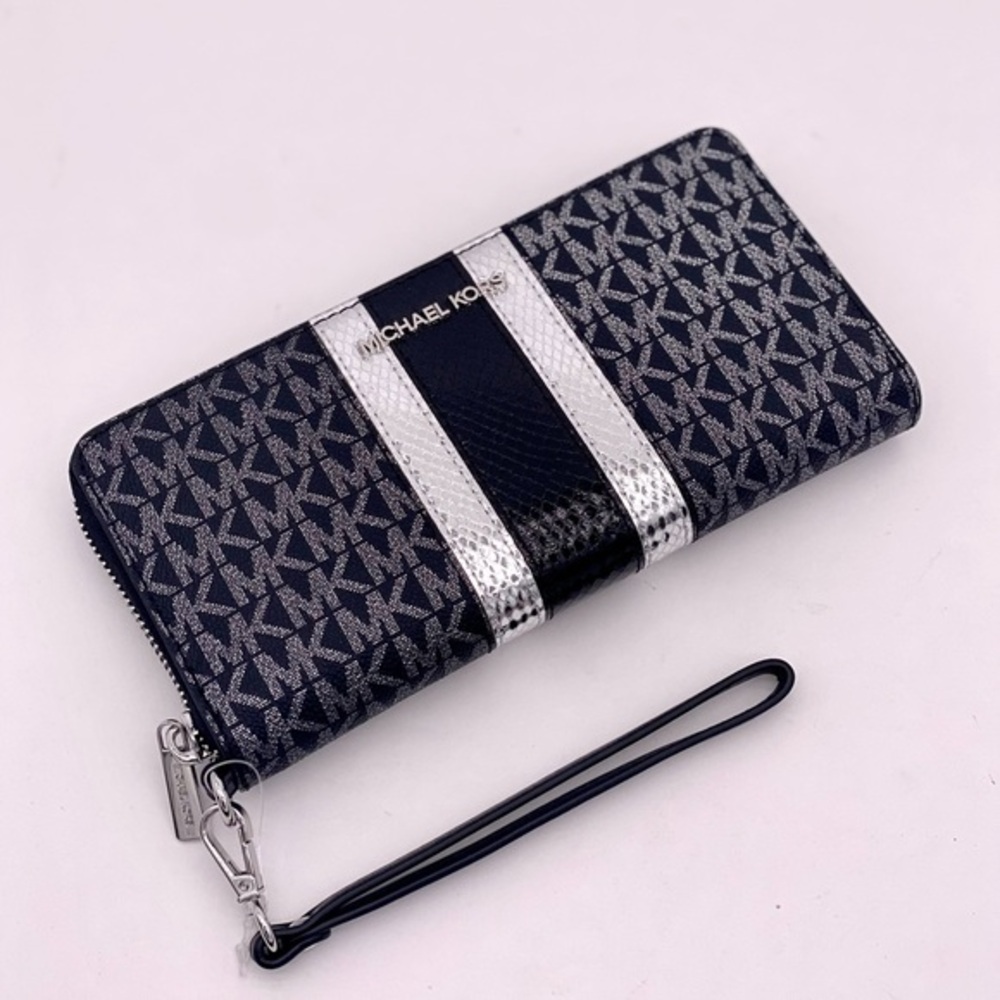 Michael Kors Jet Set Travel Large Signature
Logo and Metallic Continental Wallet - Picture 2 of 12